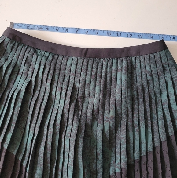 Banana Republic Pleated Skirt Size 4 Green - Picture 10 of 10